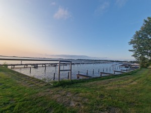 
                            <b>Steigers bij meer, helder water, groene oever, rustige sfeer.</b><br>
                                                        <b>ISO:</b> 50 | <b>Sluitertijd:</b> 1/654 | <b>Diafragma:</b> f/2.2 | <b>Datum:</b> 2025-06-15

                        