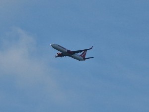 
                            <b>Vliegtuig in de lucht tijdens vlucht, geschoten van onderen met blauwe lucht.</b><br>
                                                        <b>ISO:</b> 50 | <b>Sluitertijd:</b> 1/779 | <b>Diafragma:</b> f/4.9 | <b>Datum:</b> 2025-06-15

                        
