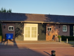 
                            <b>Voormalige tramhalte Heijen met bakstenen gevel en grote deuren</b><br>
                                                        <b>ISO:</b> 50 | <b>Sluitertijd:</b> 1/801 | <b>Diafragma:</b> f/2.4 | <b>Datum:</b> 2025-06-30

                        