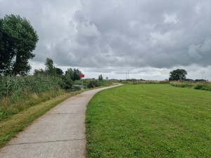 
                            <b>Kronkelend pad met groene weiden en enkele bomen.</b><br>
                                                        <b>ISO:</b> 50 | <b>Sluitertijd:</b> 1/14085 | <b>Diafragma:</b> f/1.8 | <b>Datum:</b> 2025-08-02

                        