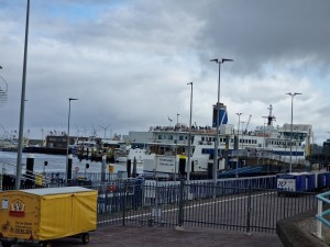 
                            <b>Veerboot aan de kade met passagiers op het bovendek.</b><br>
                                                        <b>ISO:</b> 50 | <b>Sluitertijd:</b> 1/2632 | <b>Diafragma:</b> f/2.4 | <b>Datum:</b> 2025-08-17

                        