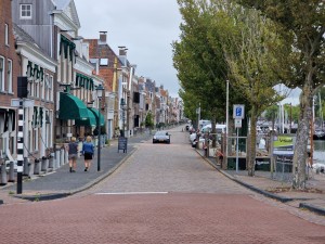 
                            <b>Historische straat langs de kade met grachtenpanden.</b><br>
                                                        <b>ISO:</b> 50 | <b>Sluitertijd:</b> 1/838 | <b>Diafragma:</b> f/2.4 | <b>Datum:</b> 2025-08-17

                        