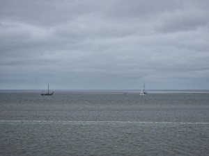 
                            <b>Drie zeilboten varen rustig op zee.</b><br>
                                                        <b>ISO:</b> 50 | <b>Sluitertijd:</b> 1/1855 | <b>Diafragma:</b> f/2.4 | <b>Datum:</b> 2025-08-17

                        