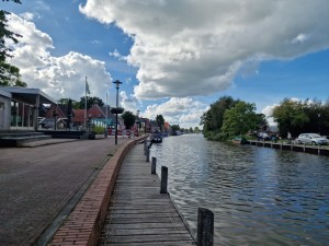 
                            <b>Houten steiger langs kanaal met boten.</b><br>
                                                        <b>ISO:</b> 50 | <b>Sluitertijd:</b> 298329/500000000 | <b>Diafragma:</b> f/1.8 | <b>Datum:</b> 2025-09-14

                        