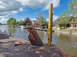 
                            <b>Houten beeld van vrouw in klederdracht aan gele paal.</b><br>
                                                        <b>ISO:</b> 50 | <b>Sluitertijd:</b> 159033/125000000 | <b>Diafragma:</b> f/1.8 | <b>Datum:</b> 2025-09-14

                        