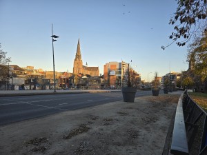 
                            <b>Kerk met hoge torenspits domineert stadsgezicht</b><br>
                                                        <b>ISO:</b> 12 | <b>Sluitertijd:</b> 1/180 | <b>Diafragma:</b> f/1.7 | <b>Datum:</b> 2025-11-17

                        