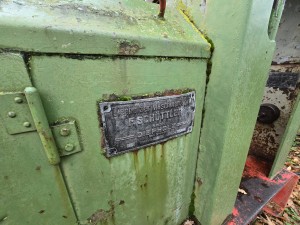 
                            <b>Oude groene machine met naamplaat Diepholzer Maschinenfabrik Schöttler.</b><br>
                                                        <b>ISO:</b> 500 | <b>Sluitertijd:</b> 1/60 | <b>Diafragma:</b> f/2.2 | <b>Datum:</b> 2025-11-16

                        