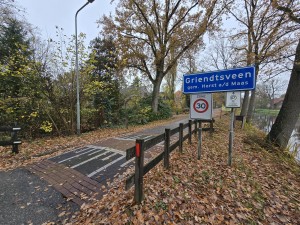 
                            <b>Plaatsnaambord Griendtsveen met zone 30 in Horst aan de Maas.</b><br>
                                                        <b>ISO:</b> 64 | <b>Sluitertijd:</b> 1/100 | <b>Diafragma:</b> f/2.2 | <b>Datum:</b> 2025-11-16

                        
