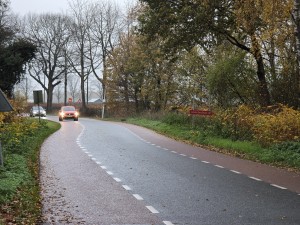 
                            <b>Auto's rijden door een bocht op een landelijke weg.</b><br>
                                                        <b>ISO:</b> 125 | <b>Sluitertijd:</b> 1/100 | <b>Diafragma:</b> f/3.4 | <b>Datum:</b> 2025-11-16

                        