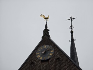 
                            <b>Kerkgevel met klok en weerhaan.</b><br>
                                                        <b>ISO:</b> 32 | <b>Sluitertijd:</b> 1/100 | <b>Diafragma:</b> f/3.4 | <b>Datum:</b> 2025-11-16

                        