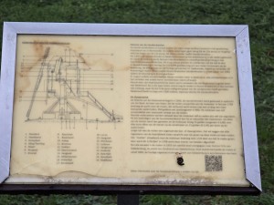 
                            <b>Informatiebord met schema en uitleg over de constructie van een standerdmolen.</b><br>
                                                        <b>ISO:</b> 200 | <b>Sluitertijd:</b> 1/50 | <b>Diafragma:</b> f/3.4 | <b>Datum:</b> 2025-11-19

                        