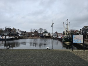 
                            <b>Vissersschip ligt aangemeerd in de haven.</b><br>
                                                        <b>ISO:</b> 20 | <b>Sluitertijd:</b> 5567099/1000000000 | <b>Diafragma:</b> f/1.7 | <b>Datum:</b> 2025-12-07

                        