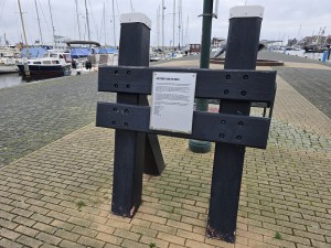 
                            <b>Informatiebord met plaquette over de historie van de orca.</b><br>
                                                        <b>ISO:</b> 40 | <b>Sluitertijd:</b> 5567099/1000000000 | <b>Diafragma:</b> f/1.7 | <b>Datum:</b> 2025-12-07

                        