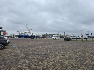 
                            <b>Groot blauw schip ligt aangemeerd in de haven.</b><br>
                                                        <b>ISO:</b> 20 | <b>Sluitertijd:</b> 5567099/1000000000 | <b>Diafragma:</b> f/1.7 | <b>Datum:</b> 2025-12-07

                        