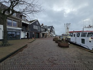 
                            <b>Een schip ligt aangemeerd langs de kade.</b><br>
                                                        <b>ISO:</b> 50 | <b>Sluitertijd:</b> 80417/31250000 | <b>Diafragma:</b> f/2.2 | <b>Datum:</b> 2025-12-07

                        