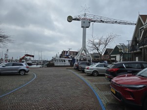 
                            <b>Grote havenkraan met stervormige top boven de kade.</b><br>
                                                        <b>ISO:</b> 12 | <b>Sluitertijd:</b> 5567099/1000000000 | <b>Diafragma:</b> f/1.7 | <b>Datum:</b> 2025-12-07

                        