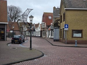 
                            <b>Kronkelende straat met traditionele huizen en lantaarnpaal.</b><br>
                                                        <b>ISO:</b> 50 | <b>Sluitertijd:</b> 2169783/500000000 | <b>Diafragma:</b> f/2.4 | <b>Datum:</b> 2025-12-07

                        