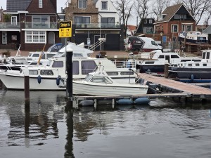 
                            <b>Meerdere plezierboten liggen afgemeerd aan een steiger.</b><br>
                                                        <b>ISO:</b> 50 | <b>Sluitertijd:</b> 3729031/500000000 | <b>Diafragma:</b> f/2.4 | <b>Datum:</b> 2025-12-07

                        