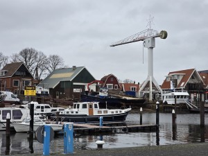 
                            <b>Grote havenkraan torent boven afgemeerde boten uit.</b><br>
                                                        <b>ISO:</b> 50 | <b>Sluitertijd:</b> 2044309/500000000 | <b>Diafragma:</b> f/2.4 | <b>Datum:</b> 2025-12-07

                        