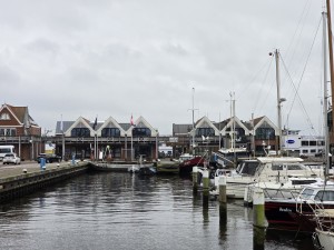 
                            <b>Aangemeerde zeilboten en jachten in een jachthaven.</b><br>
                                                        <b>ISO:</b> 50 | <b>Sluitertijd:</b> 4656071/1000000000 | <b>Diafragma:</b> f/2.4 | <b>Datum:</b> 2025-12-07

                        
