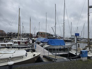 
                            <b>Zeilboten liggen aangemeerd in de jachthaven.</b><br>
                                                        <b>ISO:</b> 12 | <b>Sluitertijd:</b> 5567099/1000000000 | <b>Diafragma:</b> f/1.7 | <b>Datum:</b> 2025-12-07

                        