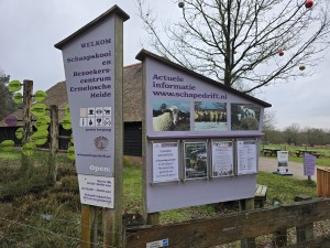 
                            <b>Welkomstbord en informatiebord van Schaapskooi en bezoekerscentrum Ermelosche Heide.</b><br>
                                                        <b>ISO:</b> 16 | <b>Sluitertijd:</b> 5567099/1000000000 | <b>Diafragma:</b> f/1.7 | <b>Datum:</b> 2025-12-07

                        