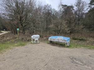 
                            <b>Mozaïekbank met schapenafbeelding naast schapenbeeldje.</b><br>
                                                        <b>ISO:</b> 20 | <b>Sluitertijd:</b> 5567099/1000000000 | <b>Diafragma:</b> f/1.7 | <b>Datum:</b> 2025-12-07

                        