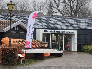 
                            <b>Ingang van het Historisch Museum Ommen met toeristisch informatiepunt.</b><br>
                                                        <b>ISO:</b> 250 | <b>Sluitertijd:</b> 2497831/250000000 | <b>Diafragma:</b> f/3.4 | <b>Datum:</b> 2025-11-28

                        