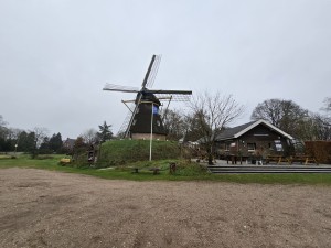 
                            <b>Oude windmolen met vier wieken.</b><br>
                                                        <b>ISO:</b> 50 | <b>Sluitertijd:</b> 2497831/250000000 | <b>Diafragma:</b> f/2.2 | <b>Datum:</b> 2025-11-28

                        