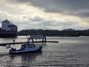 
                            <b>Surveyboot vaart door de haven.</b><br>
                                                        <b>ISO:</b> 50 | <b>Sluitertijd:</b> 1/5803 | <b>Diafragma:</b> f/2.4 | <b>Datum:</b> 2025-11-11

                        