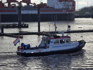 
                            <b>Surveyboot van Groningen Seaports vaart over het water.</b><br>
                                                        <b>ISO:</b> 32 | <b>Sluitertijd:</b> 1/673 | <b>Diafragma:</b> f/3.4 | <b>Datum:</b> 2025-11-11

                        