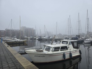 
                            <b>Witte motorboot Omanido ligt aangemeerd in de haven.</b><br>
                                                        <b>ISO:</b> 12 | <b>Sluitertijd:</b> 1/237 | <b>Diafragma:</b> f/1.7 | <b>Datum:</b> 2025-11-07

                        