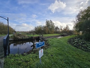 
                            <b>Sluiskolk bij Haansvaart met water en brug.</b><br>
                                                        <b>ISO:</b> 50 | <b>Sluitertijd:</b> 1/1879 | <b>Diafragma:</b> f/2.2 | <b>Datum:</b> 2025-11-02

                        