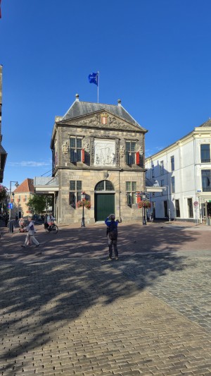 
                            <b>De Goudse Waag</b><br>
                                                        <b>ISO:</b> 25 | <b>Sluitertijd:</b> 577000/1000000000 | <b>Diafragma:</b> f/1.8 | <b>Datum:</b> 2025-09-09

                        