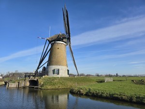 
                            <b>Een traditionele Nederlandse windmolen met wieken.</b><br>
                                                        <b>ISO:</b> 12 | <b>Sluitertijd:</b> 252503/200000000 | <b>Diafragma:</b> f/1.7 | <b>Datum:</b> 2026-02-08

                        