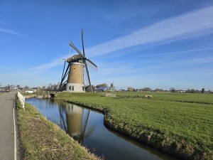 
                            <b>Een traditionele windmolen met draaiende wieken.</b><br>
                                                        <b>ISO:</b> 12 | <b>Sluitertijd:</b> 227199/200000000 | <b>Diafragma:</b> f/1.7 | <b>Datum:</b> 2026-02-08

                        