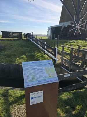
                            <b>Informatiebord over de Peilmolen bij een traditionele windmolen.</b><br>
                                                        <b>ISO:</b> 12 | <b>Sluitertijd:</b> 2077791/1000000000 | <b>Diafragma:</b> f/1.7 | <b>Datum:</b> 2026-02-08

                        