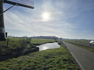 
                            <b>Windmolen naast polderweg en watergang.</b><br>
                                                        <b>ISO:</b> 12 | <b>Sluitertijd:</b> 298991/1000000000 | <b>Diafragma:</b> f/1.7 | <b>Datum:</b> 2026-02-08

                        