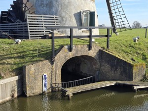 
                            <b>Windmolen met brug over een gemetselde sluisopening.</b><br>
                                                        <b>ISO:</b> 12 | <b>Sluitertijd:</b> 2464243/1000000000 | <b>Diafragma:</b> f/1.7 | <b>Datum:</b> 2026-02-08

                        