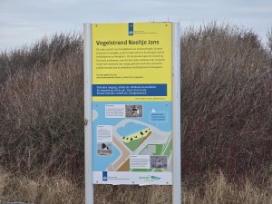 
                            <b>Informatiebord over Vogelstrand Neeltje Jans met toegangsverbod voor broedvogels.</b><br>
                                                        <b>ISO:</b> 32 | <b>Sluitertijd:</b> 2651141/500000000 | <b>Diafragma:</b> f/3.4 | <b>Datum:</b> 2026-02-08

                        