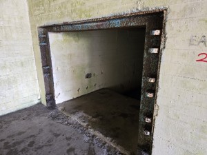 
                            <b>Roestig stalen deurkozijn van bunker zonder deur.</b><br>
                                                        <b>ISO:</b> 640 | <b>Sluitertijd:</b> 83337/5000000 | <b>Diafragma:</b> f/1.7 | <b>Datum:</b> 2026-02-08

                        