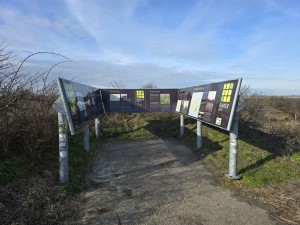 
                            <b>Informatiebord over de Bunkerroute met kaarten en uitleg.</b><br>
                                                        <b>ISO:</b> 12 | <b>Sluitertijd:</b> 1493283/1000000000 | <b>Diafragma:</b> f/1.7 | <b>Datum:</b> 2026-02-08

                        