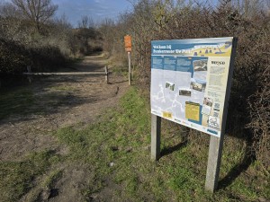 
                            <b>Informatiebord met uitleg over Bunkerroute “De Punt”.</b><br>
                                                        <b>ISO:</b> 12 | <b>Sluitertijd:</b> 457377/500000000 | <b>Diafragma:</b> f/1.7 | <b>Datum:</b> 2026-02-08

                        