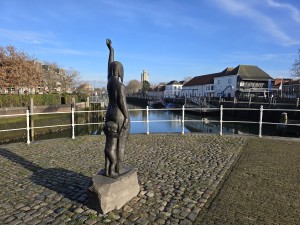 
                            <b>Bronzen beeld van vrouw met opgeheven arm en kind.</b><br>
                                                        <b>ISO:</b> 12 | <b>Sluitertijd:</b> 2278151/1000000000 | <b>Diafragma:</b> f/1.7 | <b>Datum:</b> 2026-02-08

                        