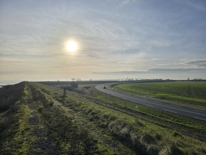 
                            <b>Slingerweg met passerende auto.</b><br>
                                                        <b>ISO:</b> 12 | <b>Sluitertijd:</b> 178263/500000000 | <b>Diafragma:</b> f/1.7 | <b>Datum:</b> 2026-02-08

                        