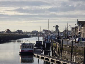 
                            <b>Aangemeerde boot in het havenkanaal.</b><br>
                                                        <b>ISO:</b> 32 | <b>Sluitertijd:</b> 648583/500000000 | <b>Diafragma:</b> f/3.4 | <b>Datum:</b> 2026-02-08

                        