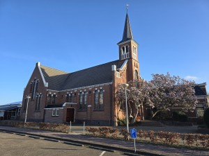 
                            <b>Bakstenen kerk met hoge toren en spits.</b><br>
                                                        <b>ISO:</b> 12 | <b>Sluitertijd:</b> 3456773/1000000000 | <b>Diafragma:</b> f/1.7 | <b>Datum:</b> 2026-04-06

                        