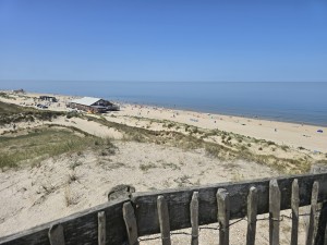 
                            <b>Strandpaviljoen tussen duinen en zandstrand aan zee</b><br>
                                                        <b>ISO:</b> 12 | <b>Sluitertijd:</b> 206329/250000000 | <b>Diafragma:</b> f/1.7 | <b>Datum:</b> 2026-05-25

                        