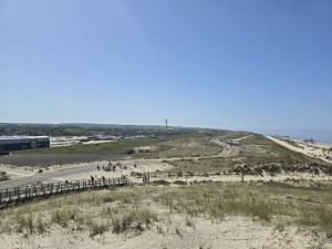 
                            <b>Duinlandschap met fietspad en strandopgang.</b><br>
                                                        <b>ISO:</b> 12 | <b>Sluitertijd:</b> 692129/1000000000 | <b>Diafragma:</b> f/1.7 | <b>Datum:</b> 2026-05-25

                        