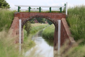 
                            <b>Bakstenen boogbrug over een smalle waterweg</b><br>
                                                        <b>ISO:</b> 100 | <b>Sluitertijd:</b> 1/400 | <b>Diafragma:</b> f/5.6 | <b>Datum:</b> 2026-05-31

                        